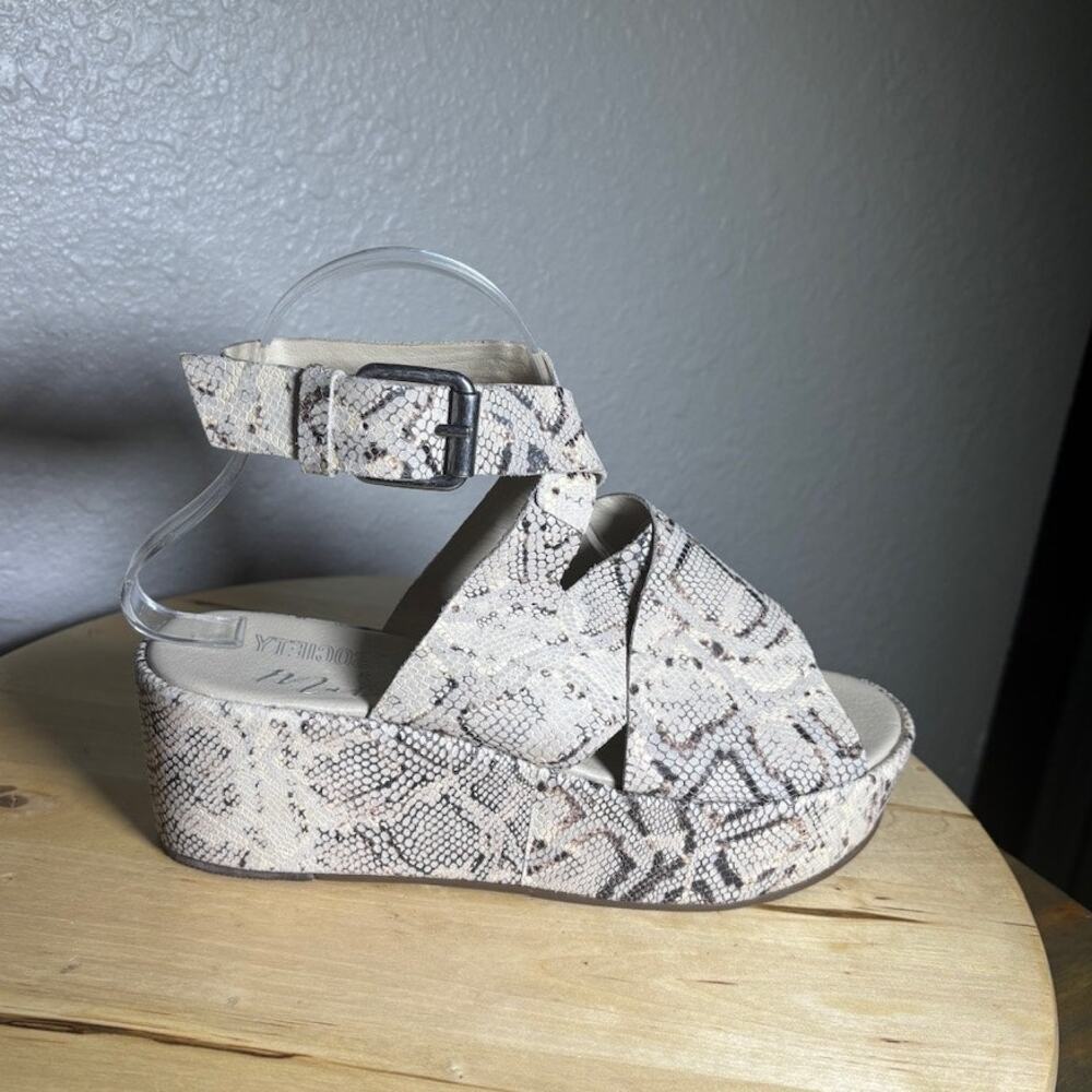 Matisse Runaway Platform Sandals Snakeskin Ankle Strap Wedge Heels Sz 7